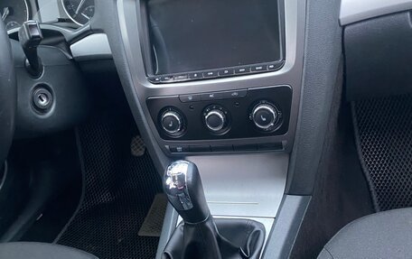 Skoda Octavia, 2012 год, 780 000 рублей, 25 фотография