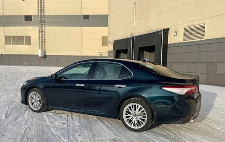 Toyota Camry, 2018 год, 2 500 000 рублей, 9 фотография