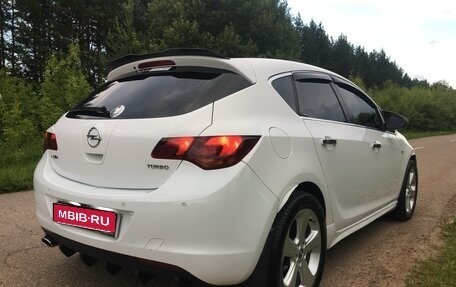 Opel Astra J, 2011 год, 895 000 рублей, 1 фотография