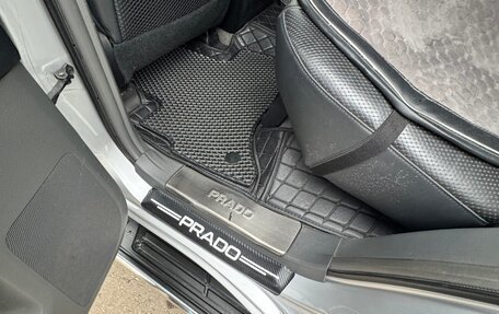Toyota Land Cruiser Prado 150 рестайлинг 2, 2012 год, 3 090 000 рублей, 11 фотография
