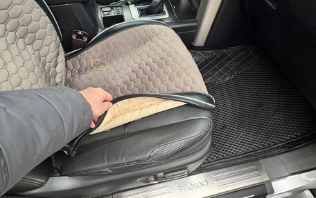 Toyota Land Cruiser Prado 150 рестайлинг 2, 2012 год, 3 090 000 рублей, 15 фотография