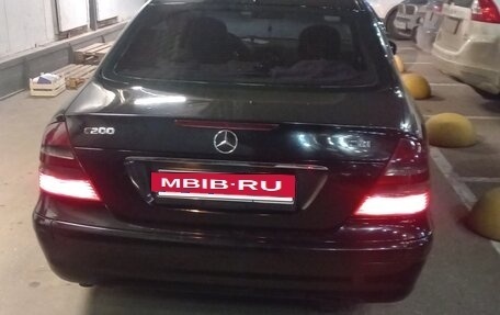 Mercedes-Benz E-Класс, 2006 год, 800 000 рублей, 3 фотография