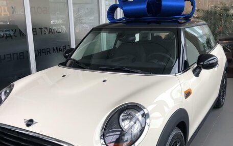 MINI Hatch, 2020 год, 3 000 000 рублей, 2 фотография