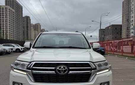 Toyota Land Cruiser 200, 2019 год, 7 300 000 рублей, 2 фотография