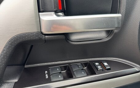 Toyota Land Cruiser 200, 2019 год, 7 300 000 рублей, 19 фотография