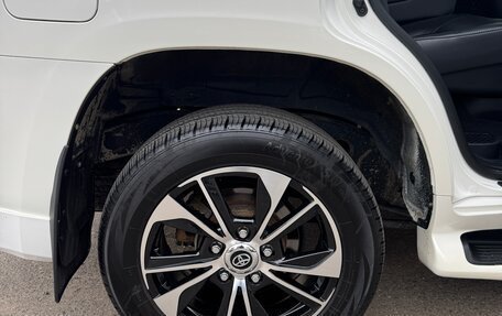 Toyota Land Cruiser 200, 2019 год, 7 300 000 рублей, 16 фотография