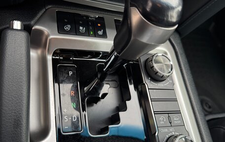 Toyota Land Cruiser 200, 2019 год, 7 300 000 рублей, 21 фотография