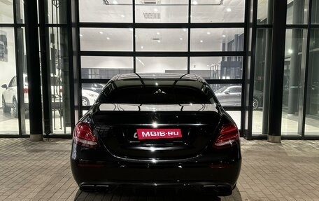 Mercedes-Benz E-Класс, 2017 год, 1 940 000 рублей, 4 фотография