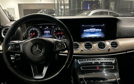 Mercedes-Benz E-Класс, 2017 год, 1 940 000 рублей, 10 фотография