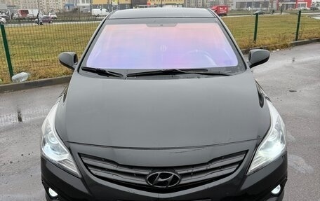 Hyundai Solaris II рестайлинг, 2015 год, 850 000 рублей, 3 фотография