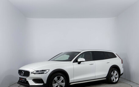 Volvo V60 Cross Country II, 2021 год, 3 720 000 рублей, 1 фотография