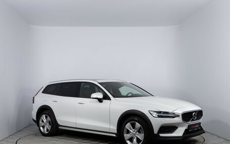 Volvo V60 Cross Country II, 2021 год, 3 720 000 рублей, 3 фотография
