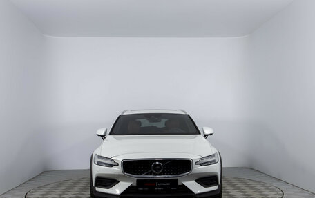 Volvo V60 Cross Country II, 2021 год, 3 720 000 рублей, 2 фотография
