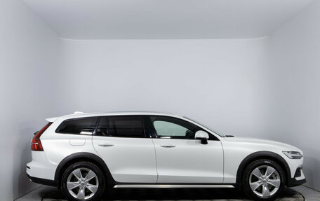 Volvo V60 Cross Country II, 2021 год, 3 720 000 рублей, 4 фотография