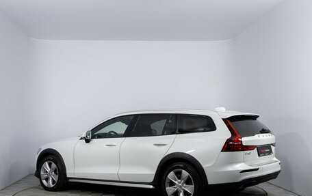 Volvo V60 Cross Country II, 2021 год, 3 720 000 рублей, 7 фотография