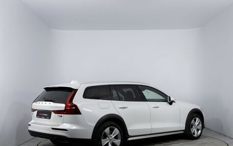 Volvo V60 Cross Country II, 2021 год, 3 720 000 рублей, 5 фотография