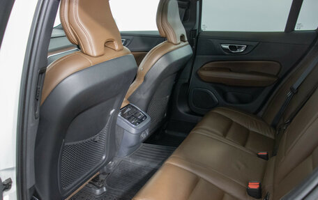 Volvo V60 Cross Country II, 2021 год, 3 720 000 рублей, 11 фотография