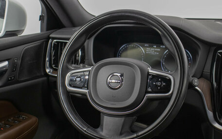 Volvo V60 Cross Country II, 2021 год, 3 720 000 рублей, 15 фотография