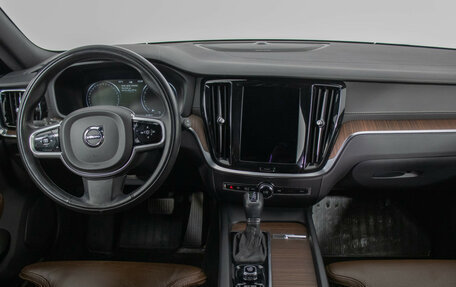 Volvo V60 Cross Country II, 2021 год, 3 720 000 рублей, 13 фотография