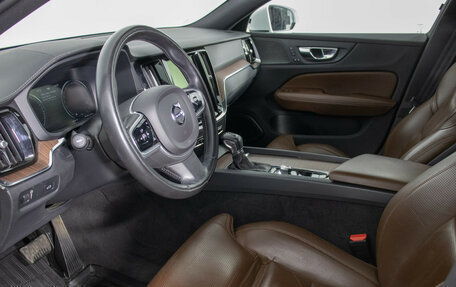 Volvo V60 Cross Country II, 2021 год, 3 720 000 рублей, 10 фотография