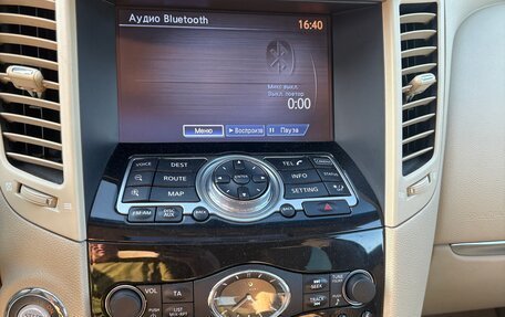 Infiniti QX70, 2015 год, 2 600 000 рублей, 10 фотография