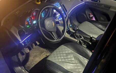 Chevrolet Cruze II, 2010 год, 600 000 рублей, 3 фотография