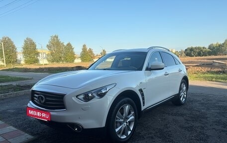 Infiniti QX70, 2015 год, 2 600 000 рублей, 14 фотография