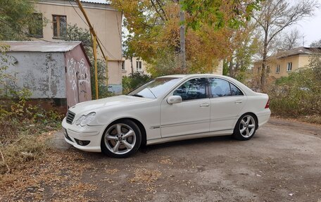 Mercedes-Benz C-Класс, 2004 год, 700 000 рублей, 1 фотография