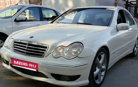 Mercedes-Benz C-Класс, 2004 год, 700 000 рублей, 3 фотография