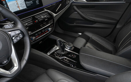 BMW 5 серия, 2022 год, 5 600 000 рублей, 15 фотография