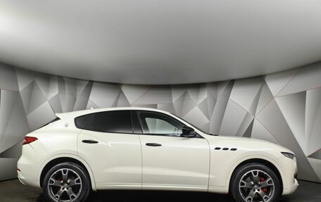 Maserati Levante I, 2017 год, 4 693 000 рублей, 6 фотография