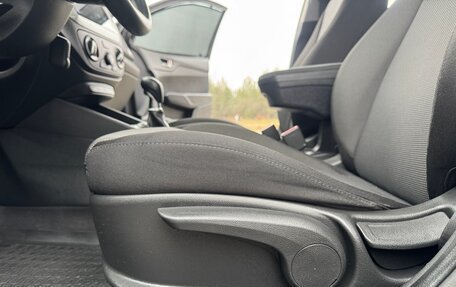 Hyundai Solaris II рестайлинг, 2017 год, 1 150 000 рублей, 19 фотография