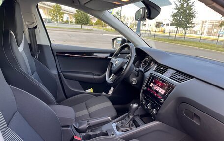 Skoda Octavia, 2017 год, 1 890 000 рублей, 10 фотография