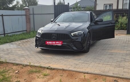 Mercedes-Benz E-Класс, 2021 год, 3 950 000 рублей, 4 фотография