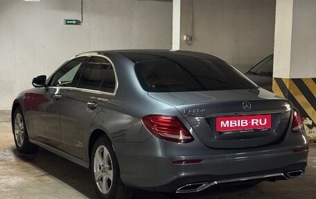 Mercedes-Benz E-Класс, 2019 год, 2 600 000 рублей, 3 фотография