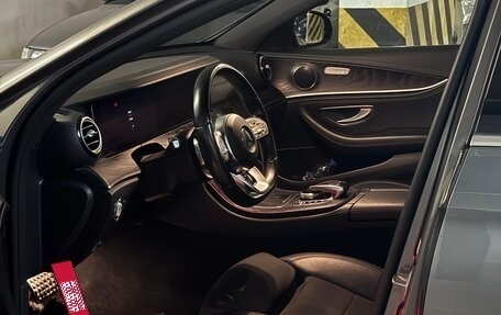 Mercedes-Benz E-Класс, 2019 год, 2 600 000 рублей, 8 фотография