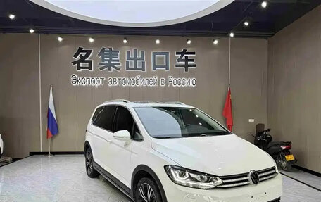 Volkswagen Touran III, 2022 год, 2 500 000 рублей, 1 фотография