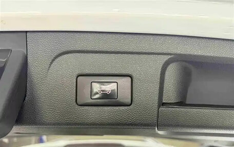 Volkswagen Touran III, 2022 год, 2 500 000 рублей, 13 фотография