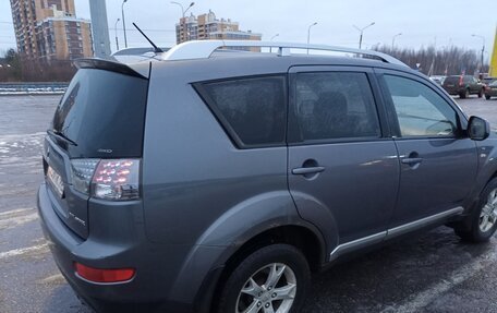 Mitsubishi Outlander III рестайлинг 3, 2007 год, 700 000 рублей, 4 фотография