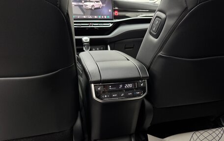 Toyota Highlander, 2025 год, 5 999 000 рублей, 24 фотография