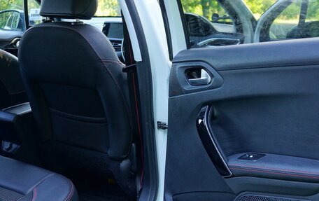 Peugeot 2008 II, 2017 год, 1 190 000 рублей, 16 фотография