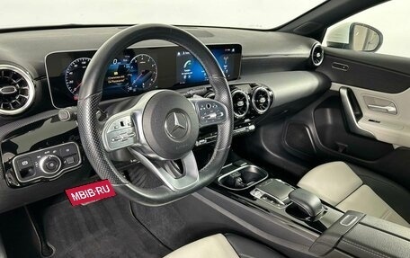 Mercedes-Benz A-Класс, 2019 год, 2 799 000 рублей, 12 фотография