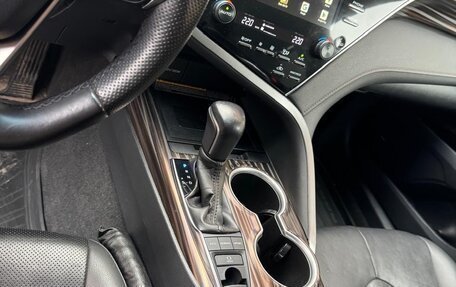 Toyota Camry, 2020 год, 3 800 000 рублей, 7 фотография