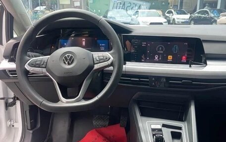 Volkswagen Golf VIII, 2023 год, 1 950 000 рублей, 6 фотография