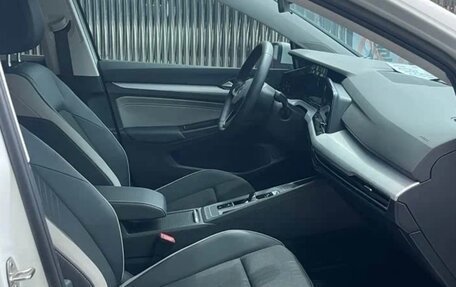 Volkswagen Golf VIII, 2023 год, 1 950 000 рублей, 9 фотография