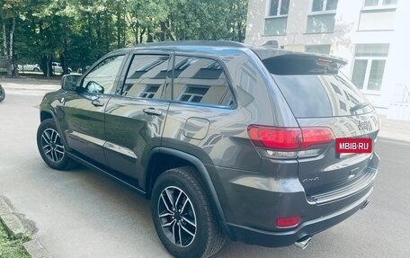 Jeep Grand Cherokee, 2019 год, 4 000 000 рублей, 5 фотография