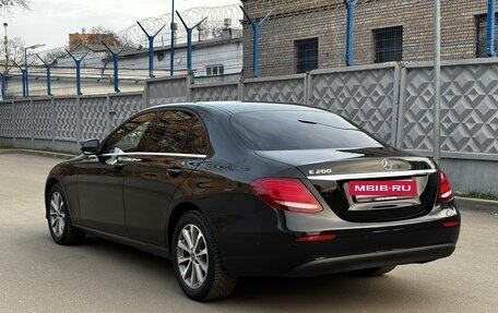 Mercedes-Benz E-Класс, 2019 год, 1 800 000 рублей, 6 фотография