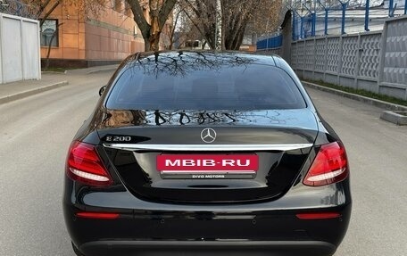 Mercedes-Benz E-Класс, 2019 год, 1 800 000 рублей, 5 фотография