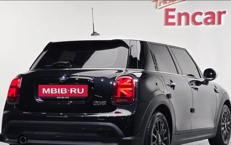 MINI Hatch, 2024 год, 3 320 000 рублей, 2 фотография