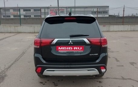 Mitsubishi Outlander III рестайлинг 3, 2022 год, 3 400 000 рублей, 3 фотография